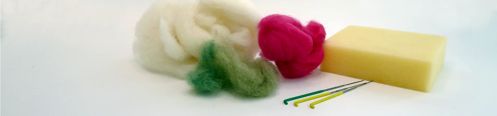 Lana cardada, agujas especiales y espuma para fieltrar Glosario básico para fieltro agujado