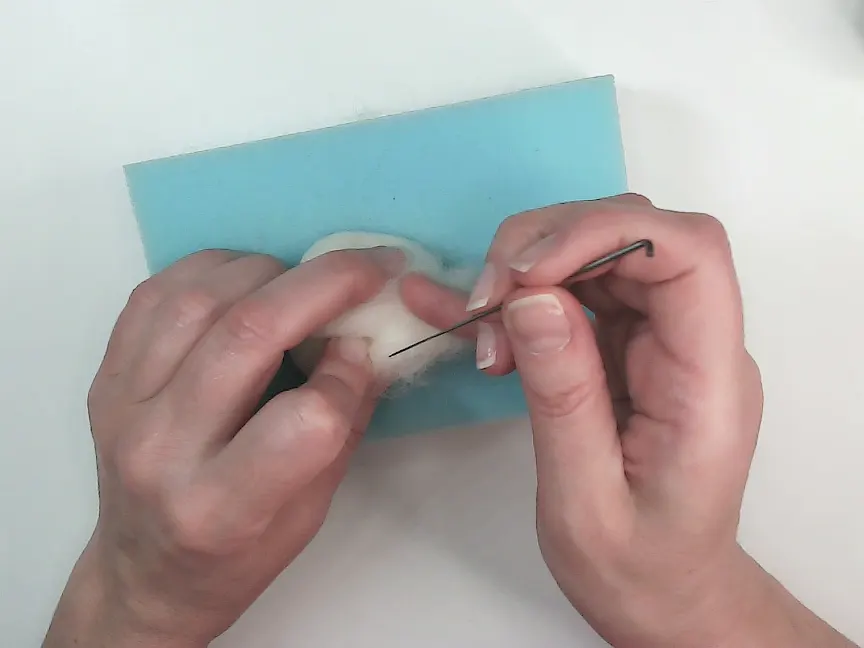 Cómo fieltrar formas redondeadas con needle felting paso a paso 2 Crear Bolas 2