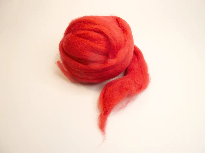 ¿Qué lana usar para fieltrar con aguja? (guía rápida) 2 Ovillo lana peinada
